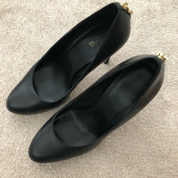 Michael Kors Juliette Pump - Picture 6 of 6